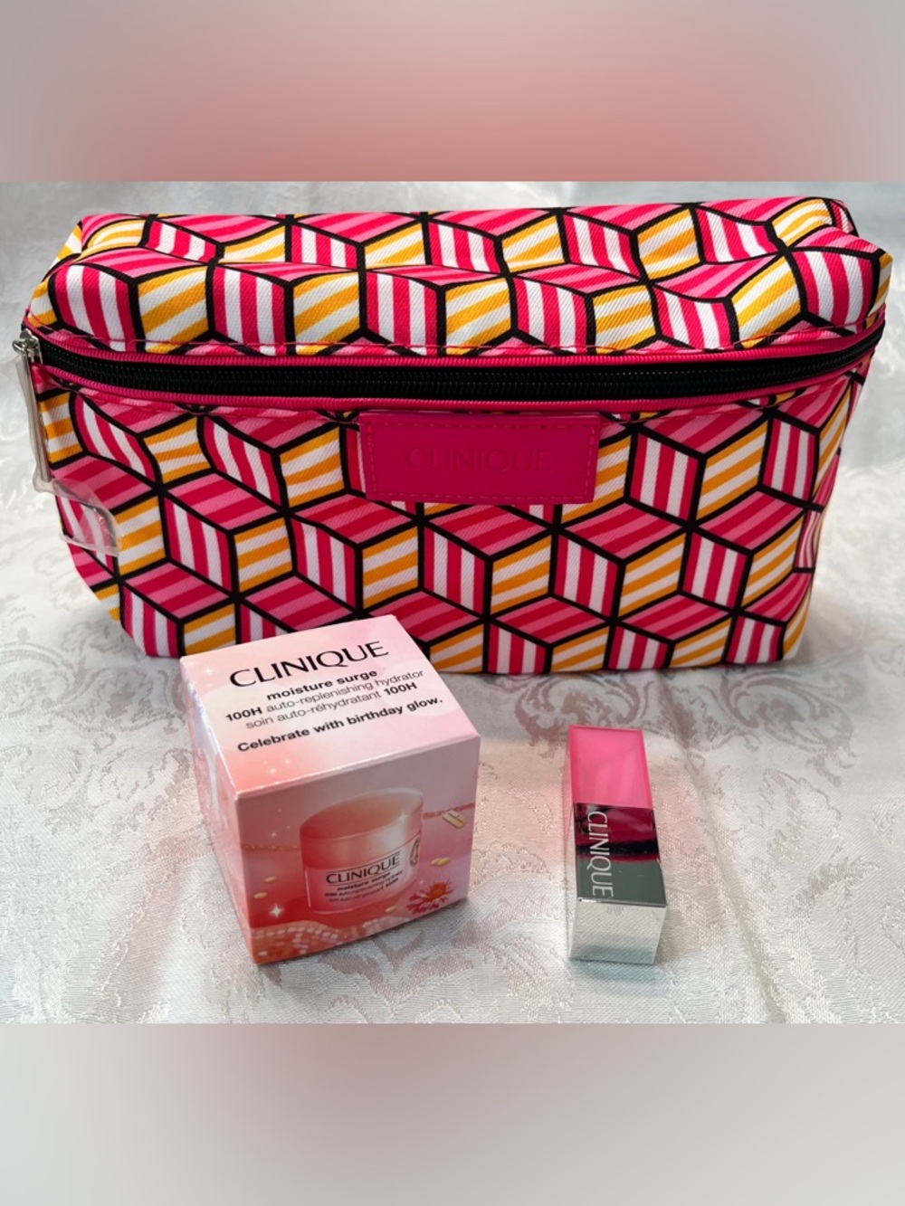 Clinique Cosmetic Bag with Lipstick in Bubblegum Pop and Moisture Surge NWT
